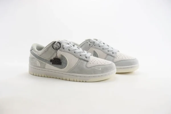 Nike SB Dunk Low x The North Face - Image 2