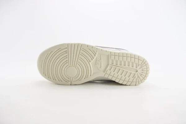 Nike SB Dunk Low x The North Face - Image 4