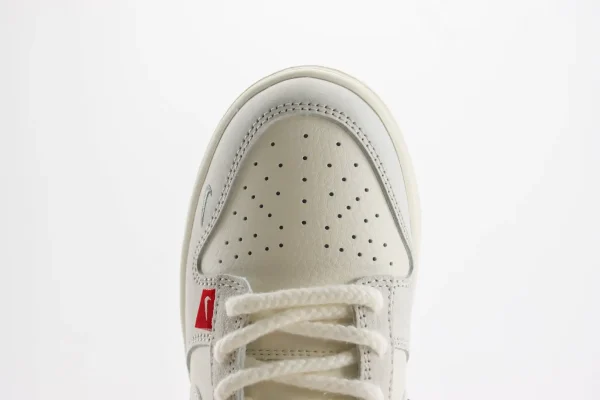 Nike SB Dunk Low x The North Face - Image 8
