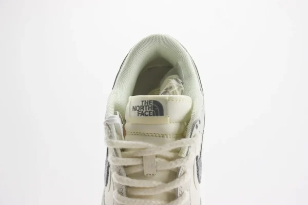 Nike SB Dunk Low x The North Face - Image 9