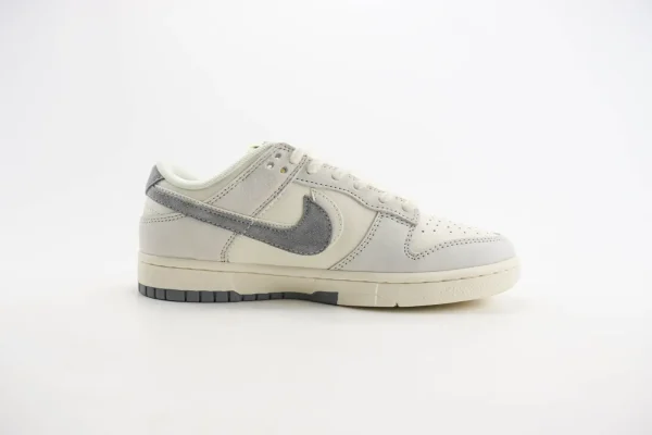 Nike SB Dunk Low x The North Face - Image 3