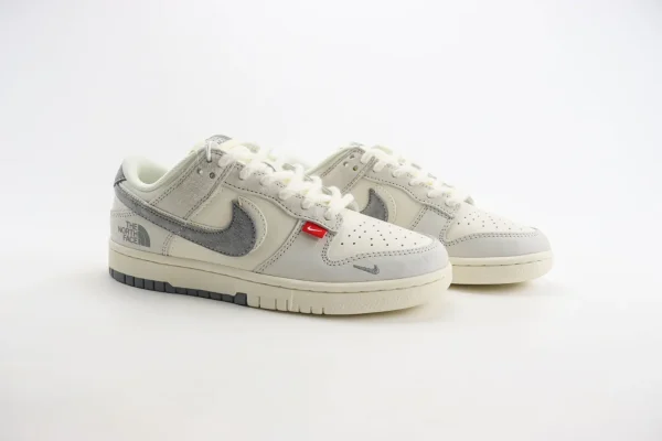 Nike SB Dunk Low x The North Face - Image 2