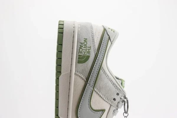 Nike SB Dunk Low x The North Face - Image 7