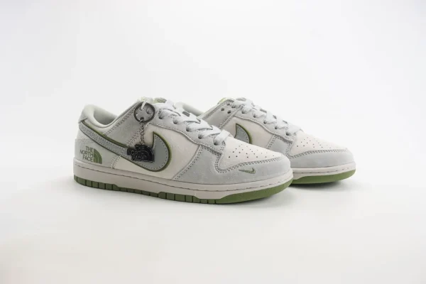 Nike SB Dunk Low x The North Face - Image 2