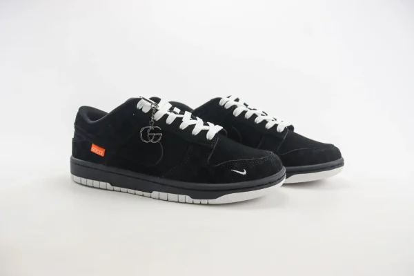 Nike SB Dunk Low x GUCCI - Image 2
