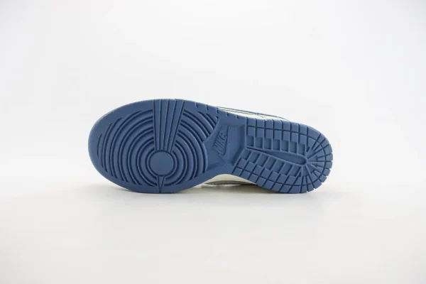 Nike SB Dunk Low x LV - Image 4