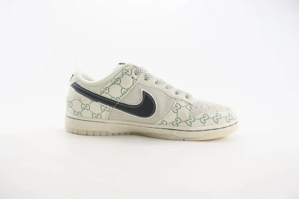 Nike SB Dunk Low x GUCCI - Image 3