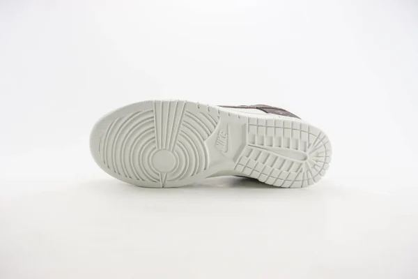 Nike SB Dunk Low x LV - Image 4