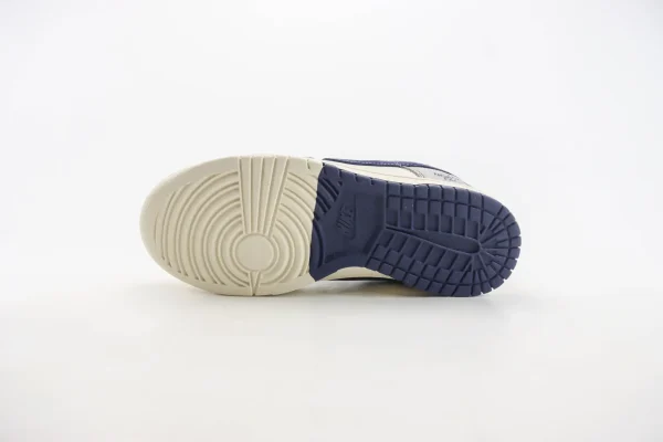 Nike SB Dunk Low x The North Face - Image 4