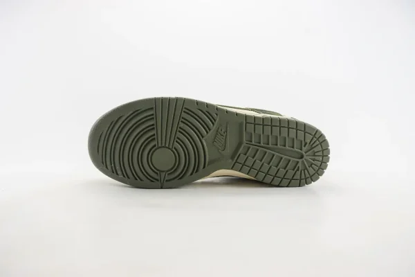 Nike SB Dunk Low x Bape - Image 4