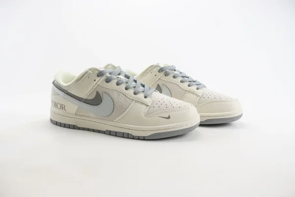 Nike SB Dunk Low x Dior - Image 2
