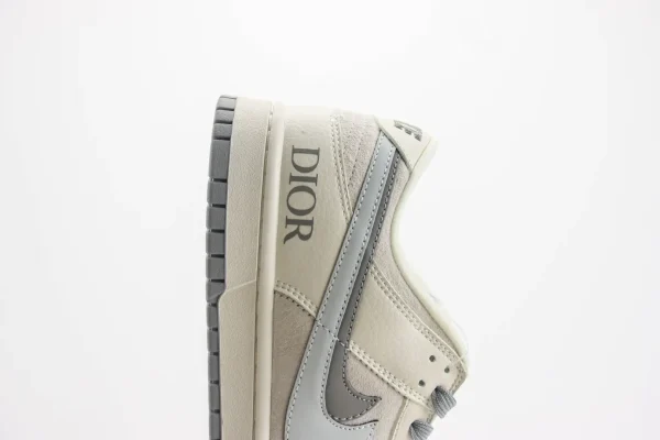 Nike SB Dunk Low x Dior - Image 7