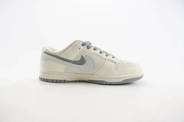 Nike SB Dunk Low x Dior - Image 3