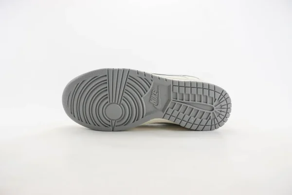 Nike SB Dunk Low x Dior - Image 4