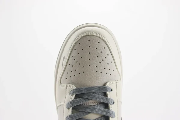 Nike SB Dunk Low x Dior - Image 8