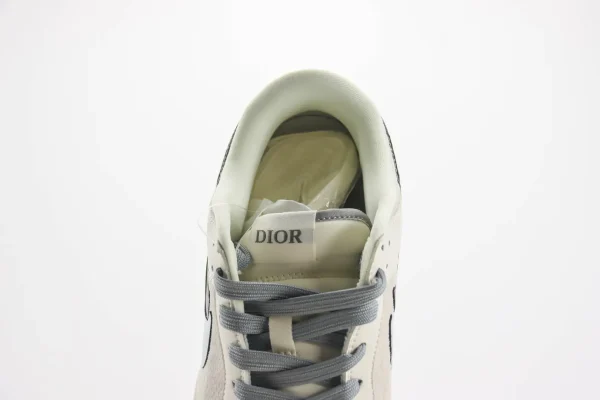 Nike SB Dunk Low x Dior - Image 9
