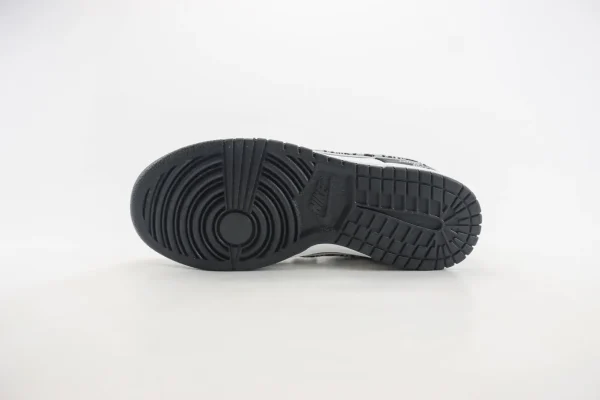 Nike SB Dunk Low x LV - Image 4