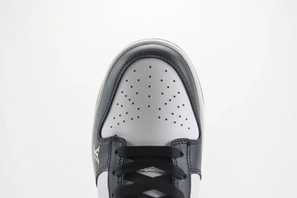Nike SB Dunk Low x LV - Image 8