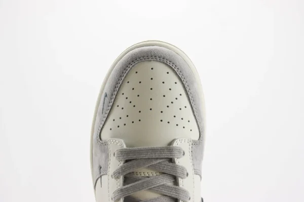 Nike SB Dunk Low x The North Face - Image 8