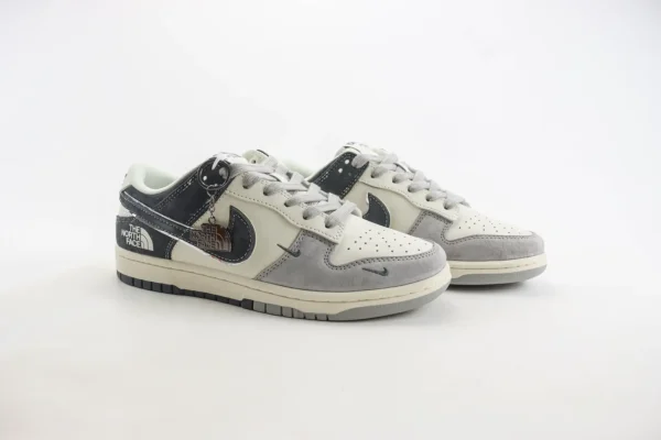 Nike SB Dunk Low x The North Face - Image 2