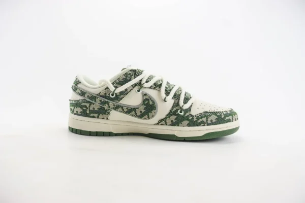 Nike SB Dunk Low x Dior - Image 3