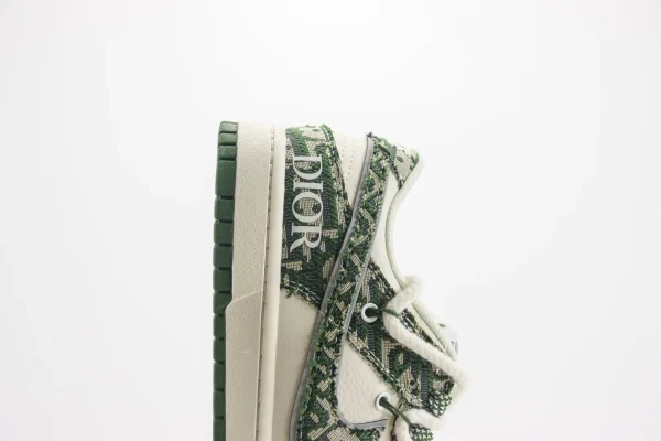 Nike SB Dunk Low x Dior - Image 7