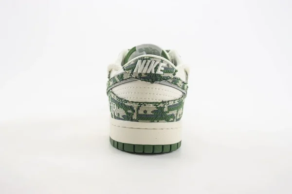 Nike SB Dunk Low x Dior - Image 6