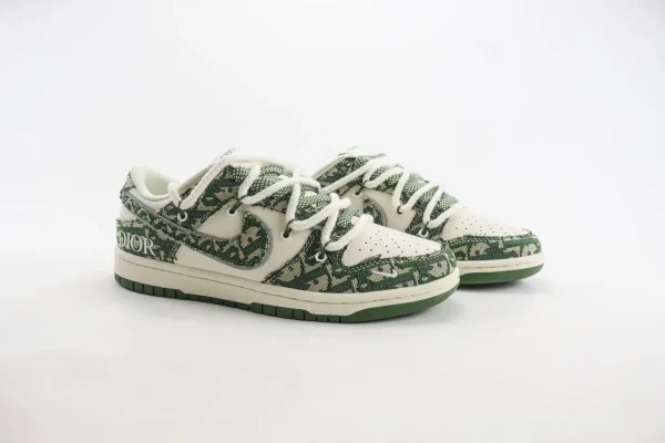 Nike SB Dunk Low x Dior - Image 2