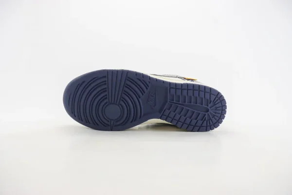 Nike SB Dunk Low x GUCCI - Image 4