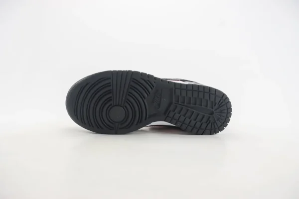 Nike SB Dunk Low - Image 4