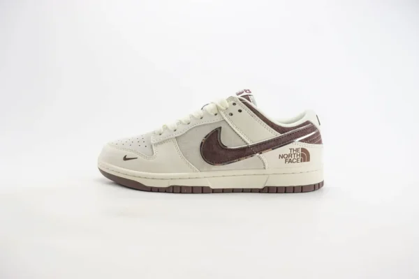 Nike SB Dunk Low x The North Face