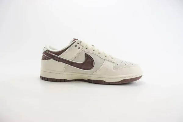 Nike SB Dunk Low x The North Face - Image 3