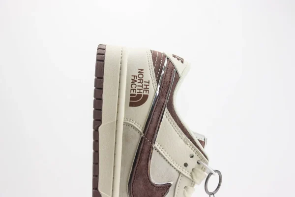 Nike SB Dunk Low x The North Face - Image 7