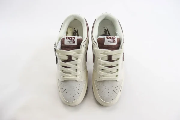 Nike SB Dunk Low x The North Face - Image 5