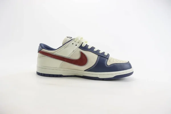 Nike SB Dunk Low x The North Face - Image 3