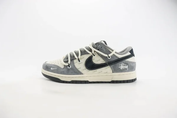 Nike SB Dunk Low x Stussy