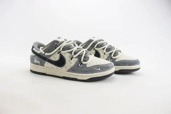 Nike SB Dunk Low x Stussy - Image 2