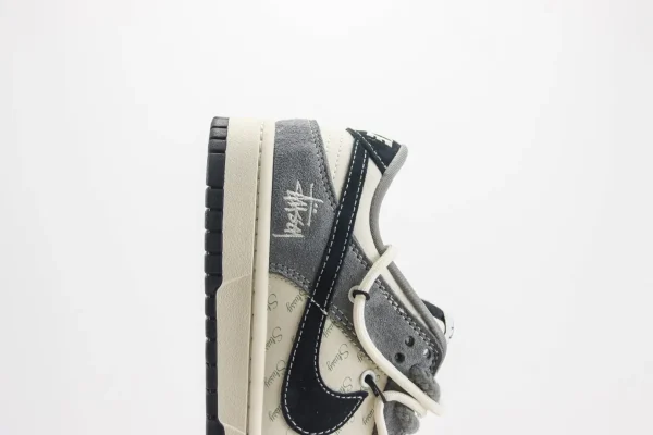 Nike SB Dunk Low x Stussy - Image 7