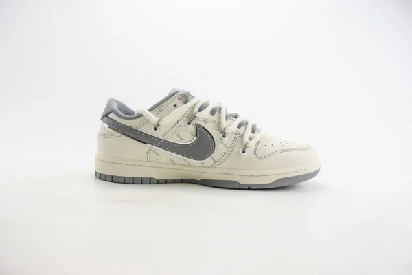Nike SB Dunk Low x Stussy - Image 3