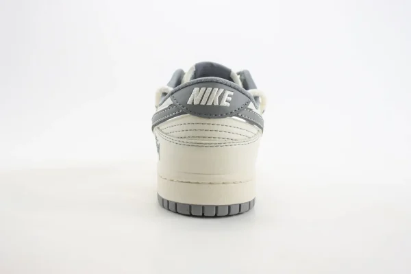 Nike SB Dunk Low x Stussy - Image 6