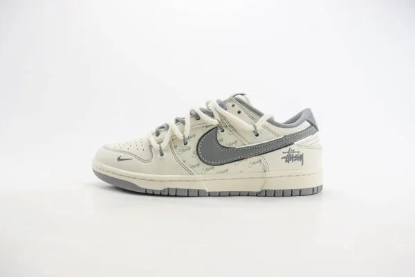 Nike SB Dunk Low x Stussy