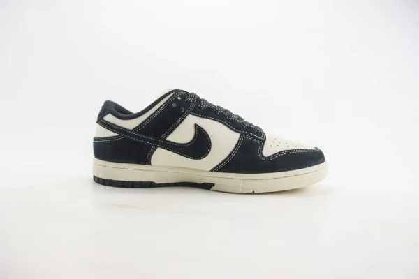 Nike SB Dunk Low x Stussy - Image 3