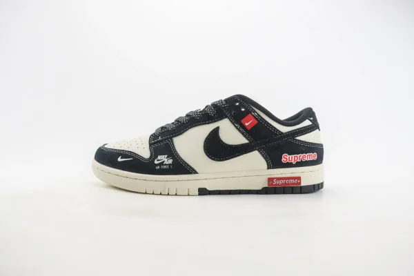 Nike SB Dunk Low x Stussy