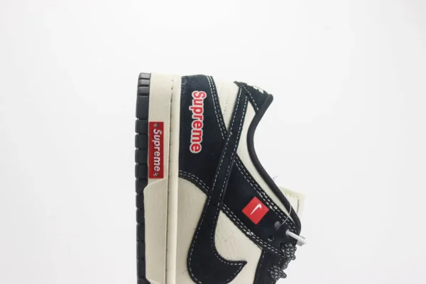 Nike SB Dunk Low x Stussy - Image 7