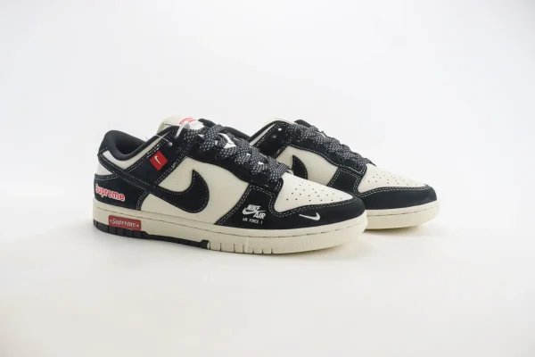 Nike SB Dunk Low x Stussy - Image 2