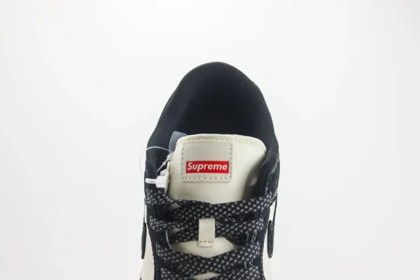 Nike SB Dunk Low x Stussy - Image 9