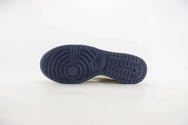Nike SB Dunk Low x The North Face - Image 4