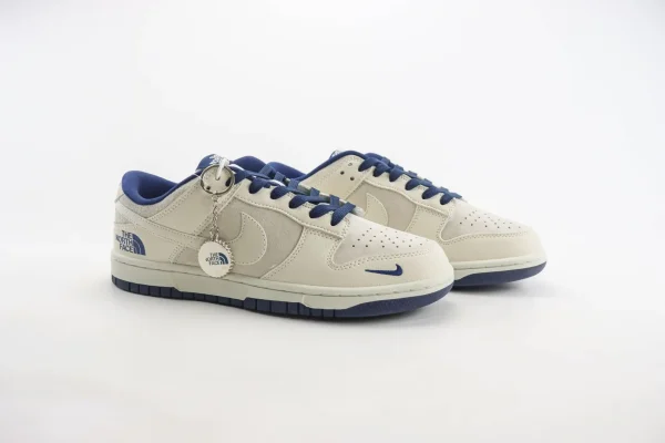 Nike SB Dunk Low x The North Face - Image 2