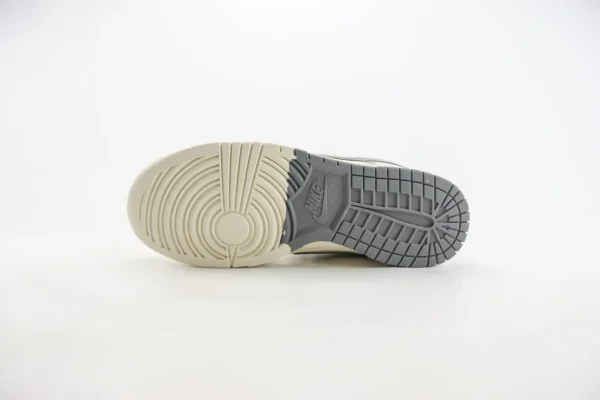 Nike SB Dunk Low x The North Face - Image 4