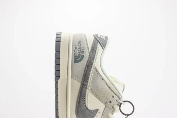 Nike SB Dunk Low x The North Face - Image 7
